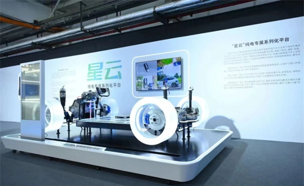 汽車(chē)強(qiáng)國(guó)路上，步履不停的上汽